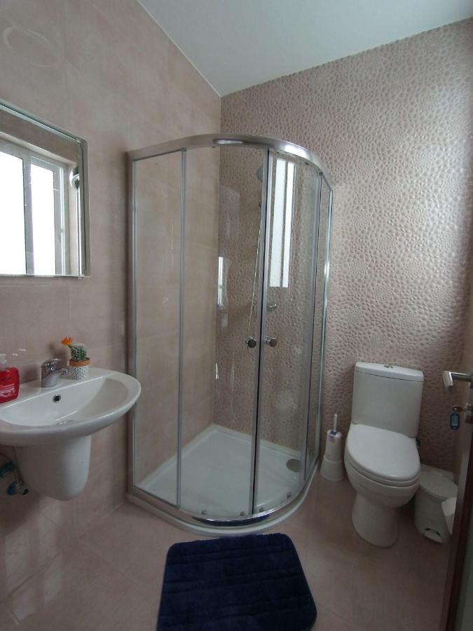 F10 Room 3, Private Room Two Single Beds Shared Bathroom In Shared Flat Msida Buitenkant foto