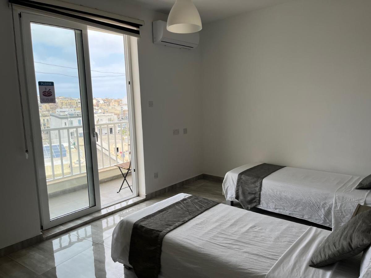 F10 Room 3, Private Room Two Single Beds Shared Bathroom In Shared Flat Msida Buitenkant foto